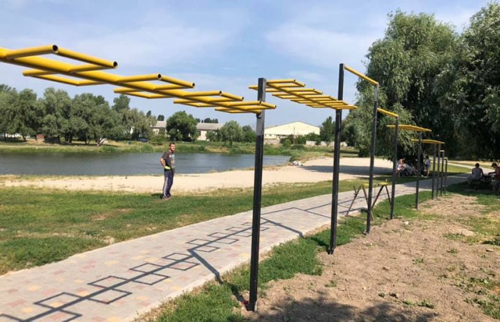 Встановлюється майданчик для воркауту на території рекреаційної зони Княжицького озера Встановлюється майданчик для воркауту на території рекреаційної зони Княжицького озера