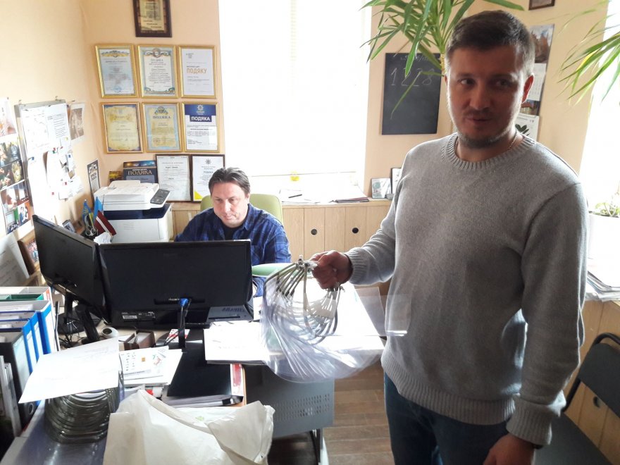 Бориспільські волонтери передали міській первинці засоби індивідуального захисту 