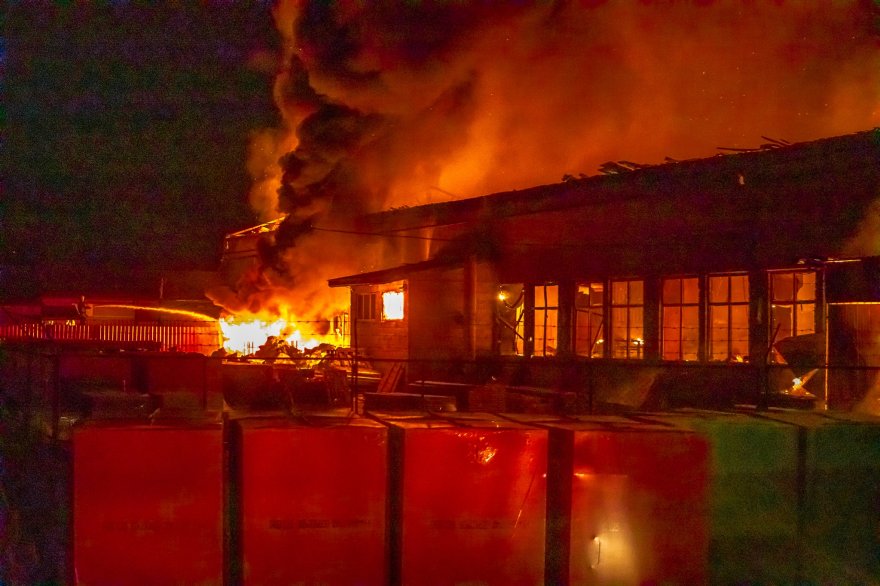 У Борисполі вночі згорів цех на вул. Січневій