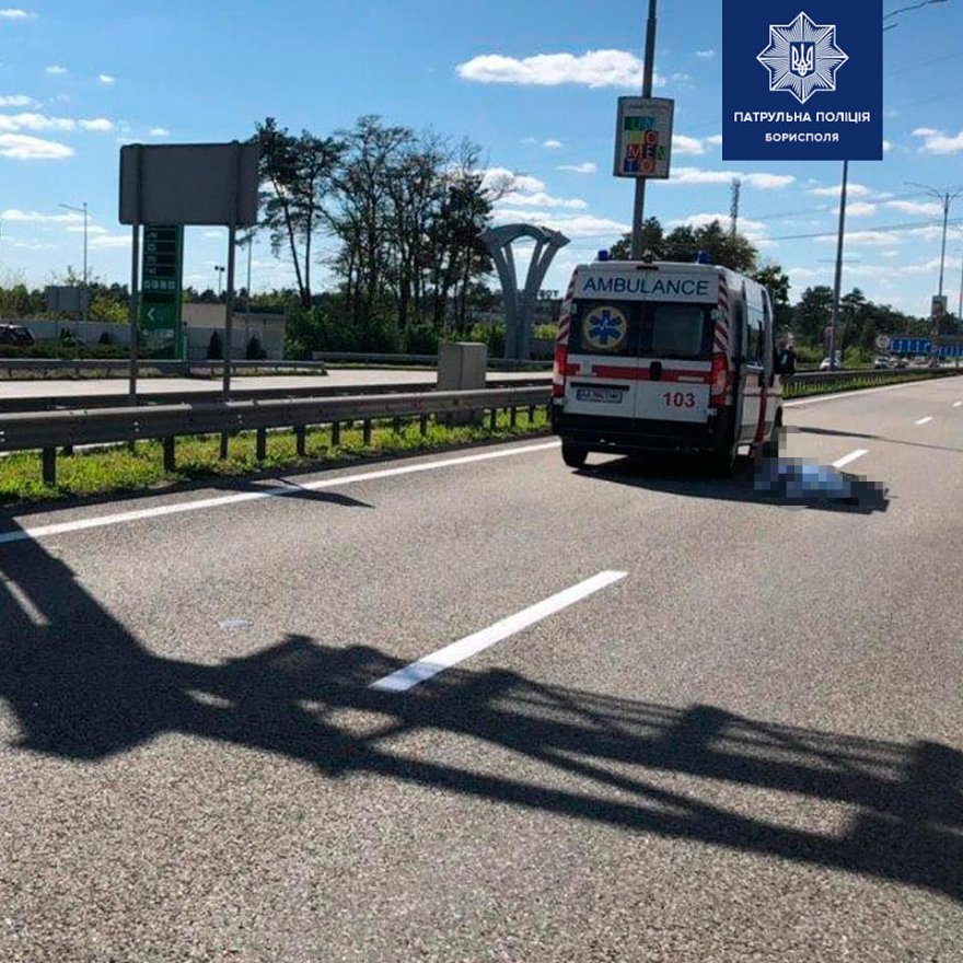 Під Борисполем жінка за кермом авто збила пішохода Під Борисполем жінка за кермом авто збила пішохода