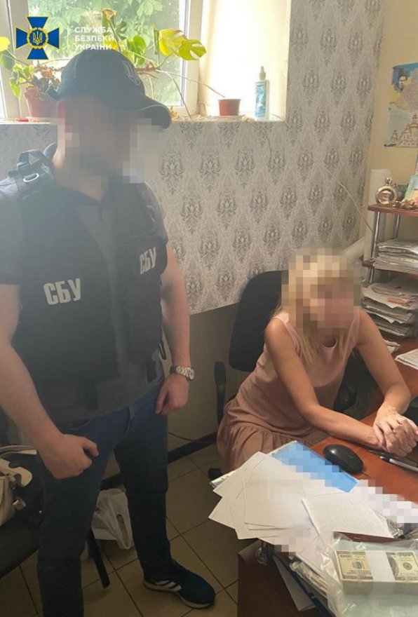 У Борисполі приватний землевпорядник вимагала хабар