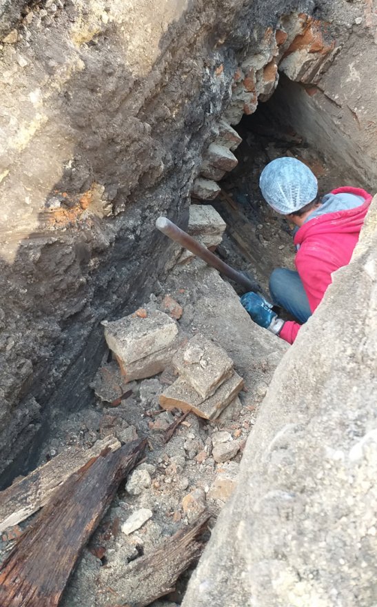 У Борисполі виявили склеп, вік поховання — 300-350 років (фото) У Борисполі виявили склеп, вік поховання — 300-350 років (фото)