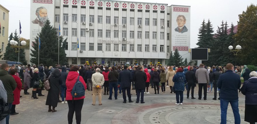 Бориспіль попрощався з мером теплими словами, дощем і оплесками Бориспіль попрощався з мером теплими словами, дощем і оплесками