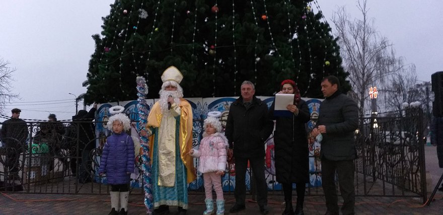 Бориспільська ялинка засвітила вогні Бориспільська ялинка засвітила вогні