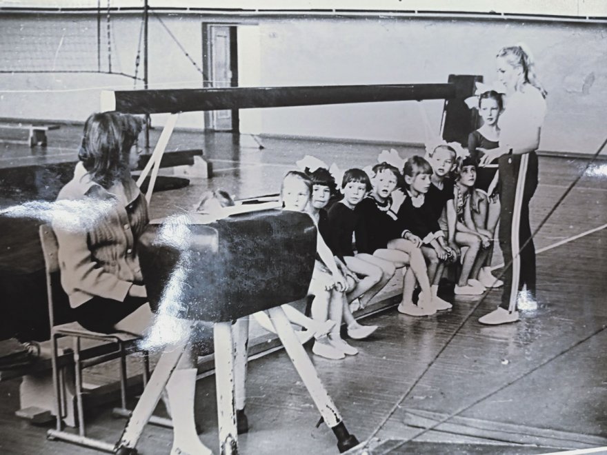 По життю з посмішкою. Найстаршому тренеру ДЮСШ — 70 років