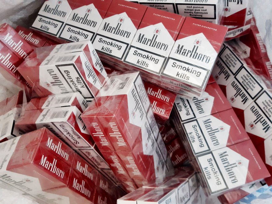 Задекларовані книги виявились ... цигарками «Marlboro» Задекларовані книги виявились ... цигарками «Marlboro»