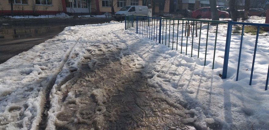 Випробування весняною водою для пішоходів і не тільки