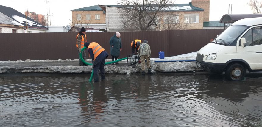 Випробування весняною водою для пішоходів і не тільки