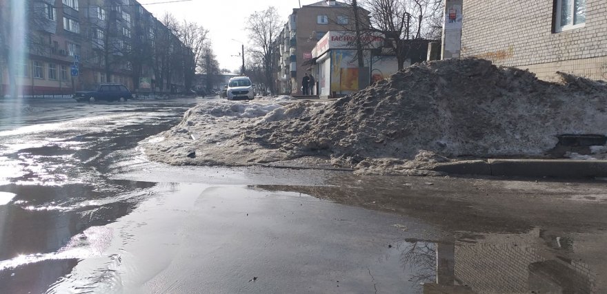 Випробування весняною водою для пішоходів і не тільки