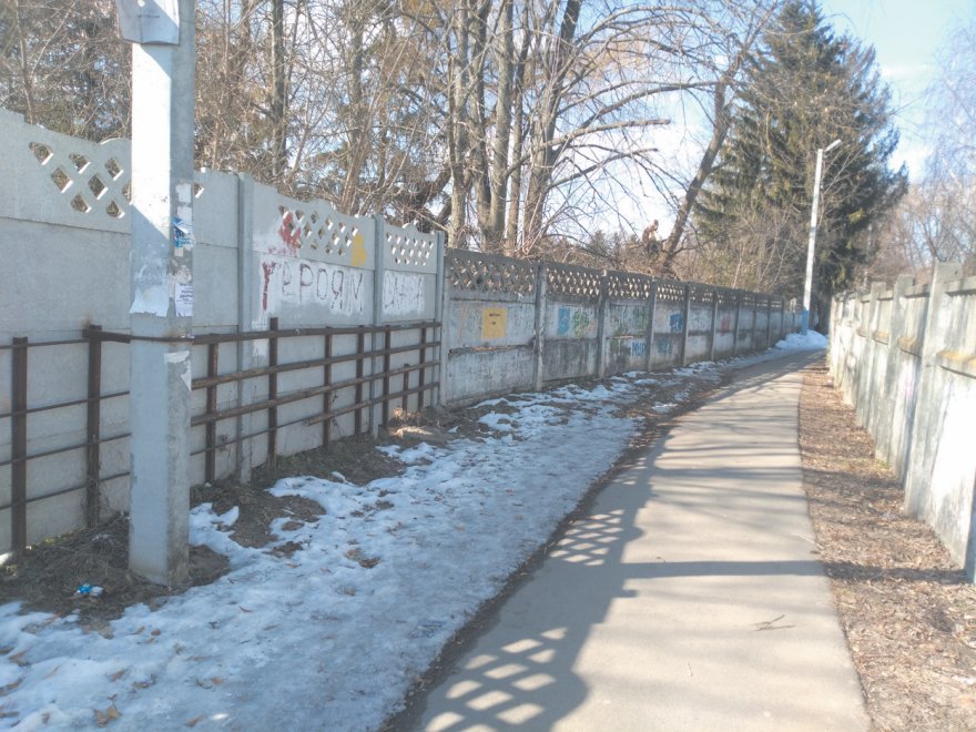 Школа №5: від кого береже напівзруйнований паркан? Школа №5: від кого береже напівзруйнований паркан?