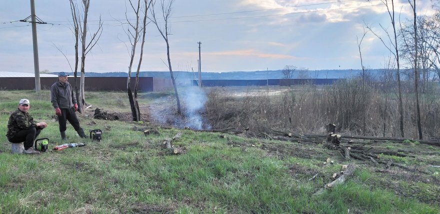 Береги Дніпра заховані за парканами