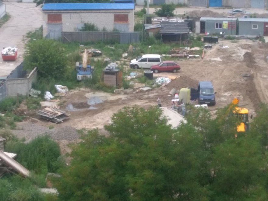 Фотофакт. Водовідведення у ДНЗ «Казка» на вул. Момота, 46а — калюжа не висихає навіть у спеку