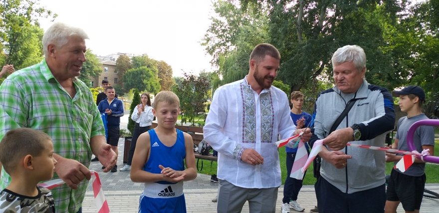Парк на Соцмістечку поповнився спортивною зоною Парк на Соцмістечку поповнився спортивною зоною