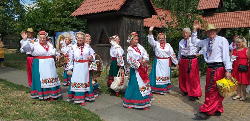 Малювали ескіз мурала, смакували кашу і капусту