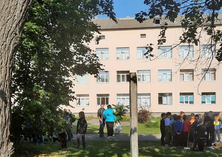 В рамках акції «Зростаємо разом» школярі Борисполя висаджували дерева В рамках акції «Зростаємо разом» школярі Борисполя висаджували дерева