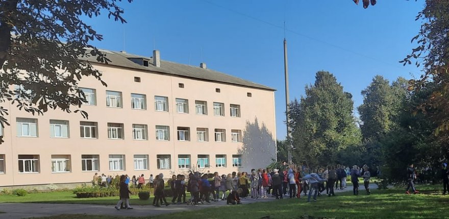 В рамках акції «Зростаємо разом» школярі Борисполя висаджували дерева В рамках акції «Зростаємо разом» школярі Борисполя висаджували дерева
