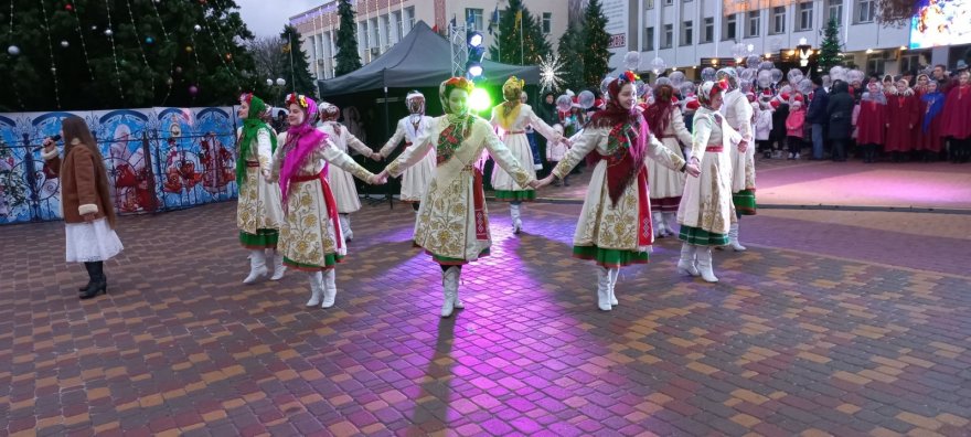 Святий Миколай у Борисполі: льодова феєрія під ялинкою