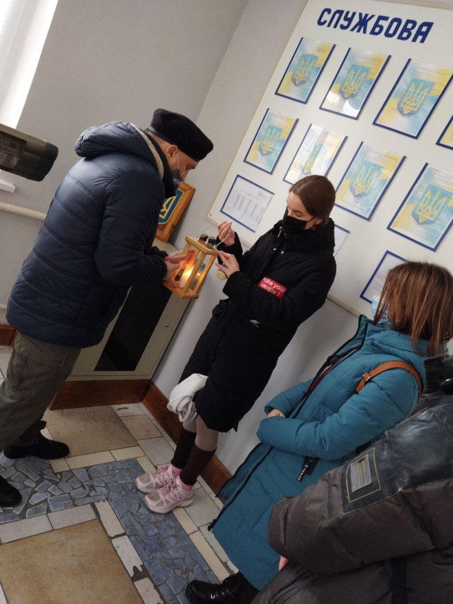 Вихованці Бориспільського пласту продовжують традицію передачі вогню миру