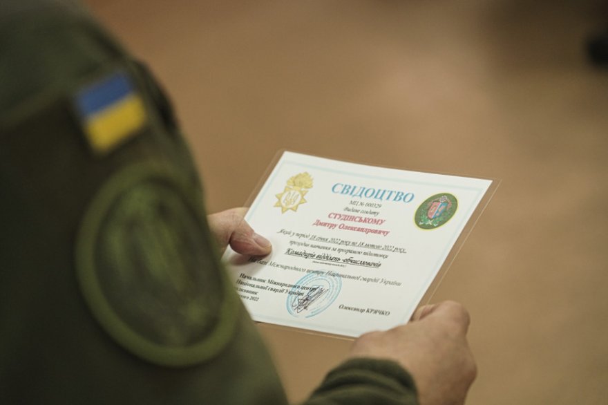 Артилеристам Нацгвардії вручили свідоцтва про проходження навчання за програмою підготовки командирів відділень-обчислювачів Артилеристам Нацгвардії вручили свідоцтва про проходження навчання за програмою підготовки командирів відділень-обчислювачів