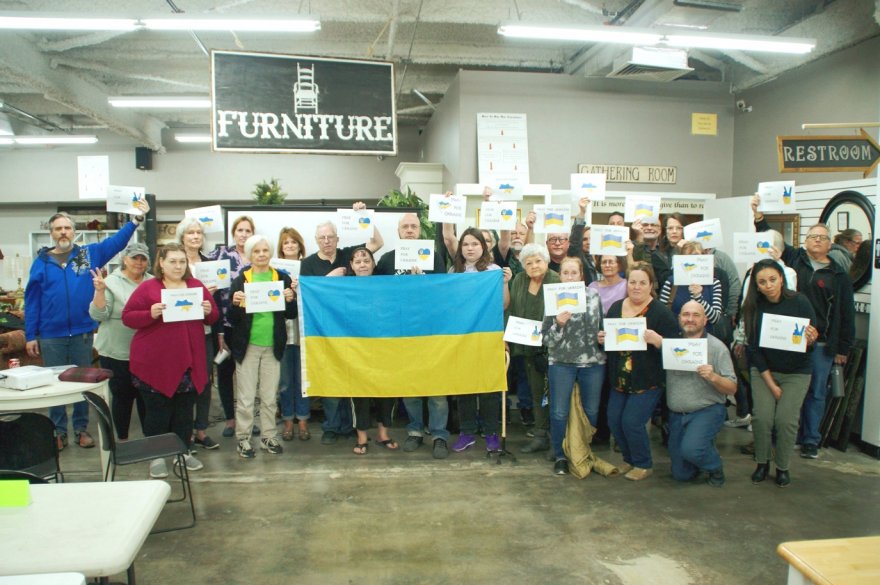 Як у Америці гаражний розпродаж для України проводили Як у Америці гаражний розпродаж для України проводили
