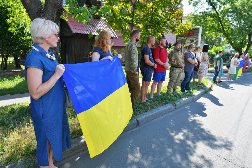 Бориспіль на колінах віддав останню шану своєму захиснику Бориспіль на колінах віддав останню шану своєму захиснику