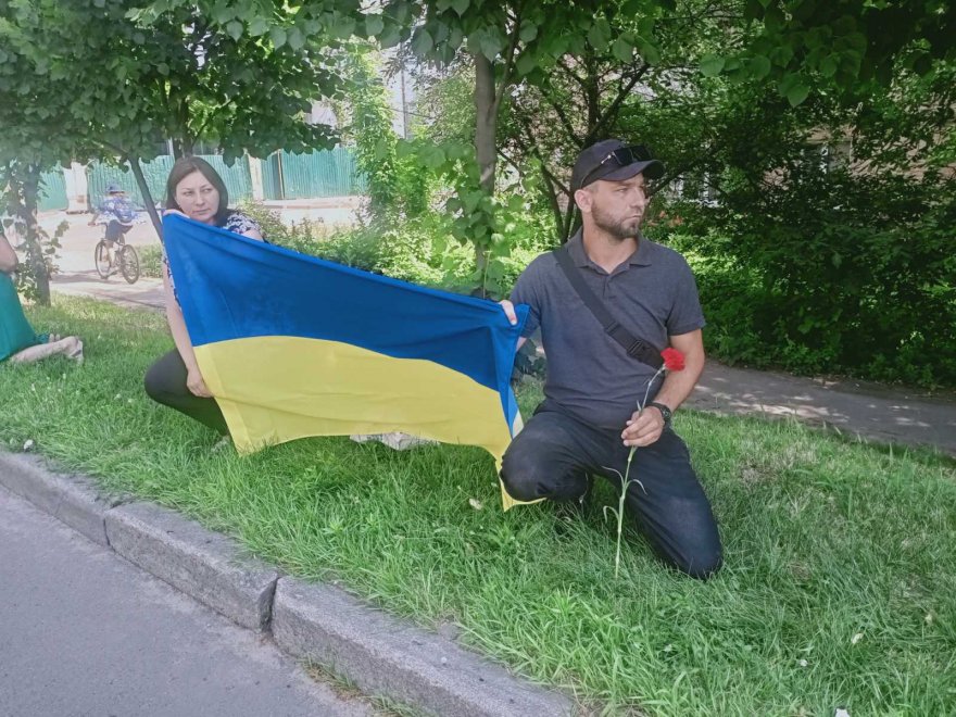 Бориспіль на колінах віддав останню шану своєму захиснику Бориспіль на колінах віддав останню шану своєму захиснику