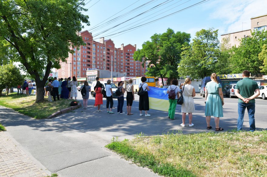 Бориспіль на колінах віддав останню шану своєму захиснику Бориспіль на колінах віддав останню шану своєму захиснику
