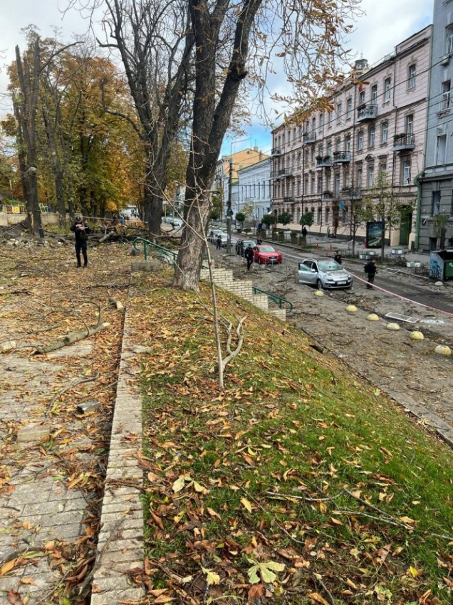В ОП показали, куди поцілили росіяни у центрі Києва