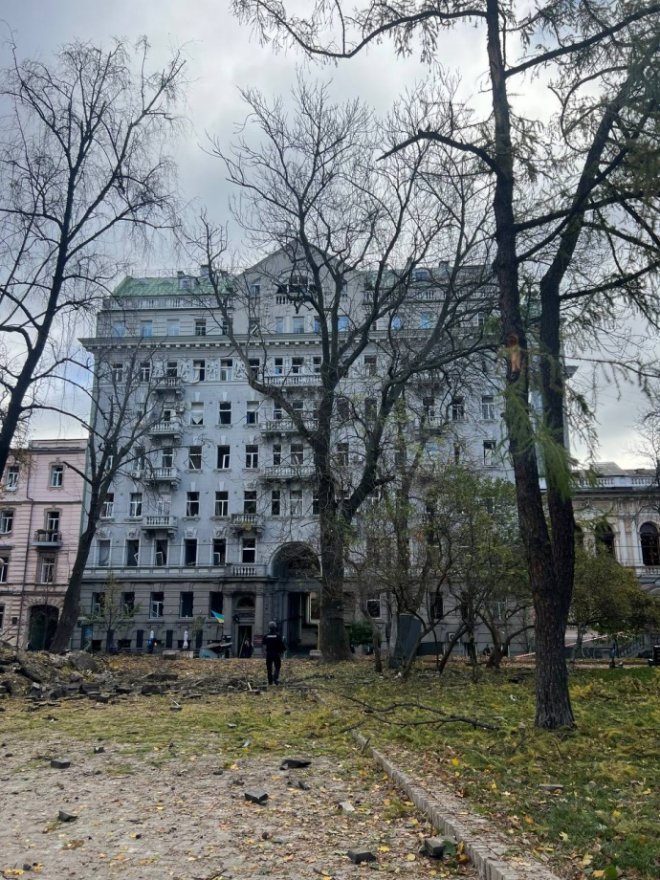 В ОП показали, куди поцілили росіяни у центрі Києва