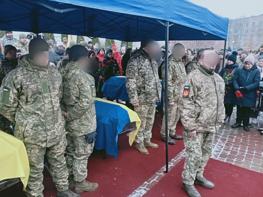Бориспіль провів в останній шлях трьох захисників України Бориспіль провів в останній шлях трьох захисників України