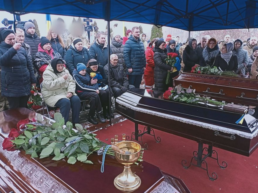 Бориспіль провів в останній шлях трьох захисників України Бориспіль провів в останній шлях трьох захисників України