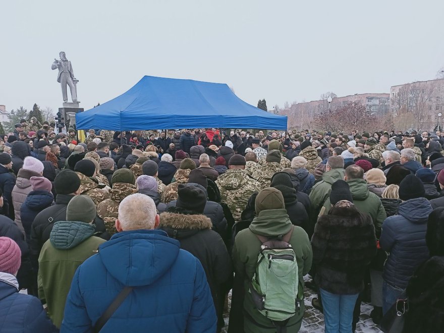 Бориспіль провів в останній шлях трьох захисників України Бориспіль провів в останній шлях трьох захисників України