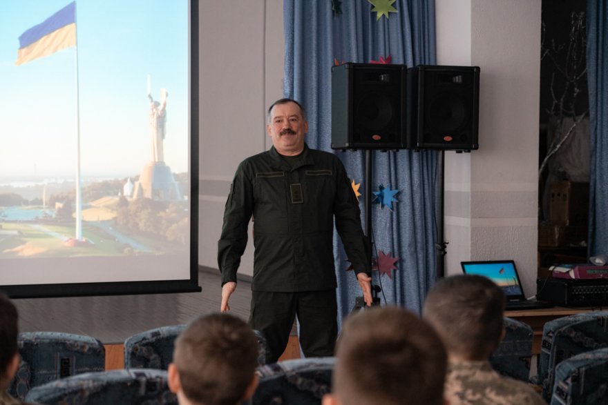 «Дякуємо за наш захист та самопожертву в ім’я Батьківщини»: на Київщині відбулись уроки мужності до Дня Національної гвардії України