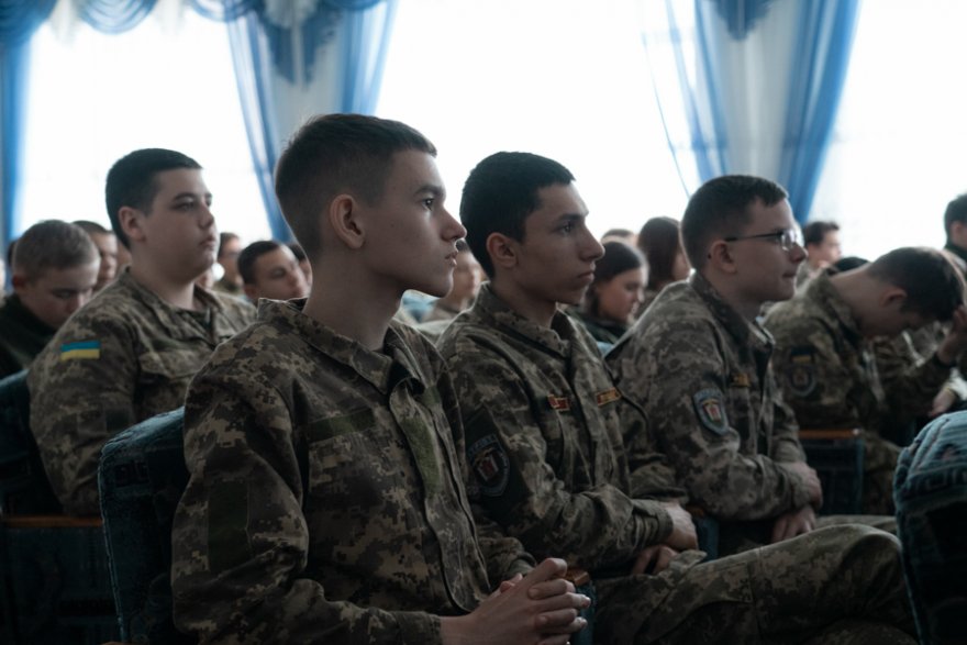 «Дякуємо за наш захист та самопожертву в ім’я Батьківщини»: на Київщині відбулись уроки мужності до Дня Національної гвардії України