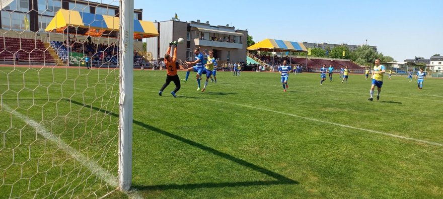 ФК «Маестро» та футбольна збірна громади Борисполя — дорослі пристрасті заради посмішок дітей