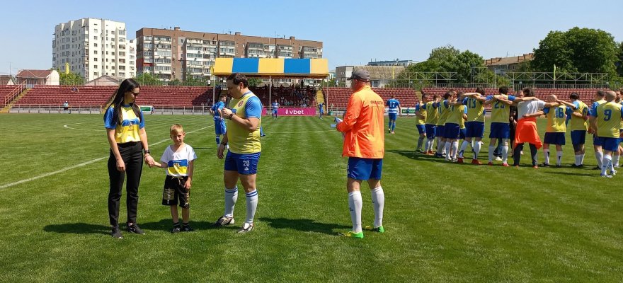 ФК «Маестро» та футбольна збірна громади Борисполя — дорослі пристрасті заради посмішок дітей