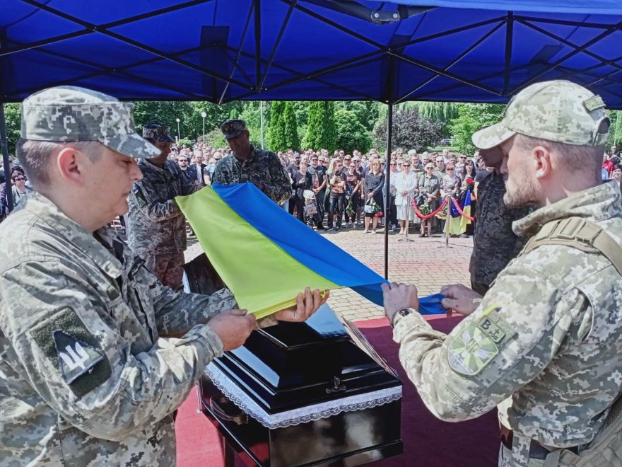 Бориспіль провів в останній шлях пілота Дмитра Кривенка Бориспіль провів в останній шлях пілота Дмитра Кривенка
