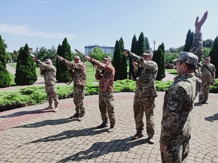 Бориспіль провів в останній шлях пілота Дмитра Кривенка Бориспіль провів в останній шлях пілота Дмитра Кривенка