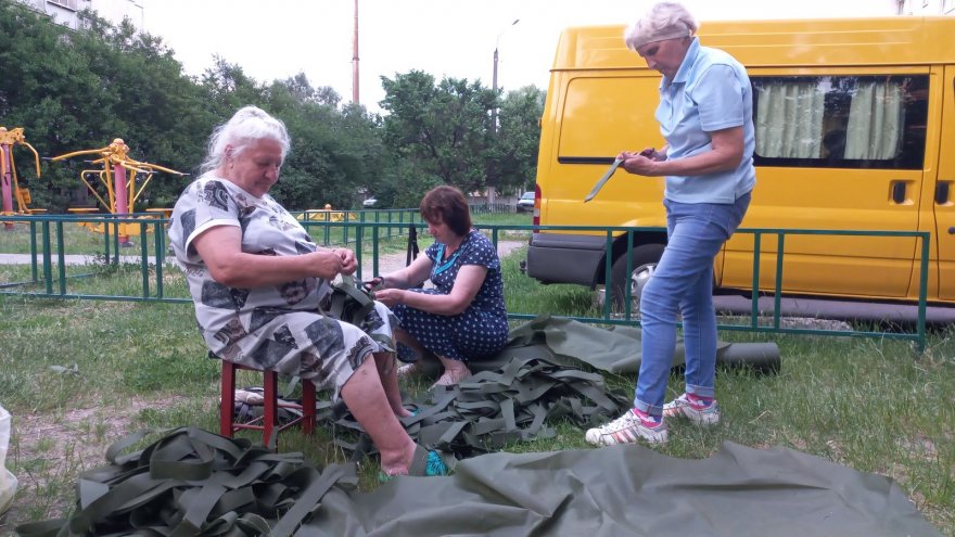 «Голівудські волонтери» — маскувальна сітка за півтори–дві години «Голівудські волонтери» — маскувальна сітка за півтори–дві години