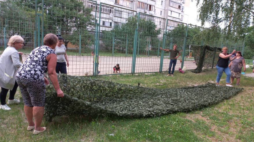 «Голівудські волонтери» — маскувальна сітка за півтори–дві години «Голівудські волонтери» — маскувальна сітка за півтори–дві години