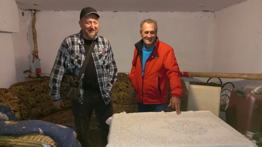 Укриття під багатоповерхівкою на Головатого: з туалетом, піччю, спальними місцями та іншими зручностями Укриття під багатоповерхівкою на Головатого: з туалетом, піччю, спальними місцями та іншими зручностями