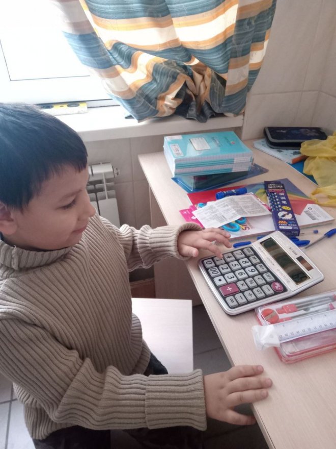 «Я загадав, щоб Святий Миколай якнайшвидше приніс звістку про Перемогу»: історія юного волонтера Ростислава
