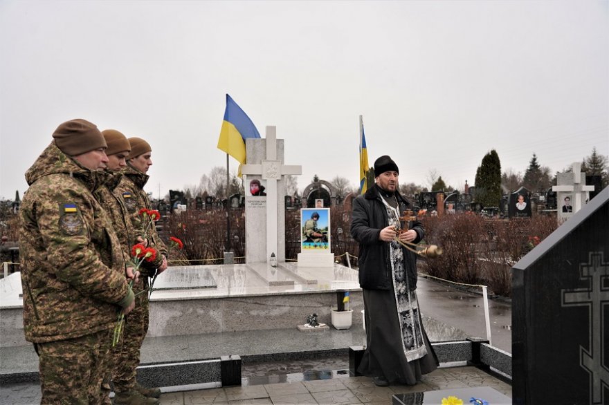 «До останнього подиху він боровся за рідну землю та віддав за неї життя»: на Київщині вшанували пам’ять загиблого розвідника Степана Криворученка