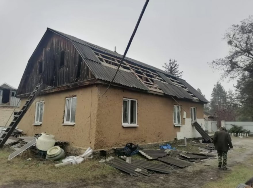 Вирва, мов озеро, вибиті вікна, потрощені дахи − наслідки ракетного удару по Київщині Вирва, мов озеро, вибиті вікна, потрощені дахи − наслідки ракетного удару по Київщині