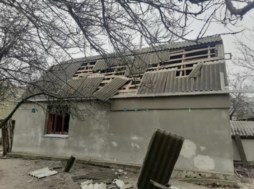 Вирва, мов озеро, вибиті вікна, потрощені дахи − наслідки ракетного удару по Київщині Вирва, мов озеро, вибиті вікна, потрощені дахи − наслідки ракетного удару по Київщині