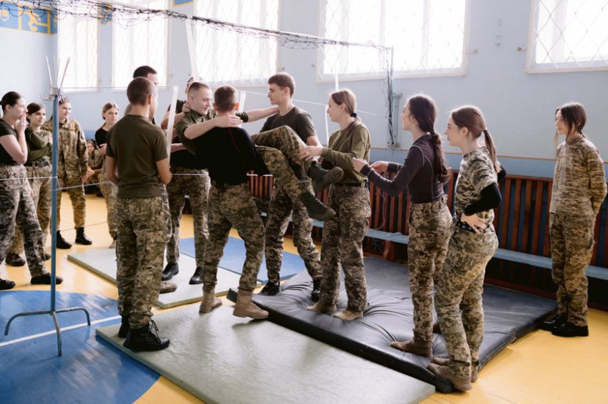 Уроки звитяги, профорієнтацію та заняття з тімбілдінгу провели гвардійці з учнівською молоддю на Київщині Уроки звитяги, профорієнтацію та заняття з тімбілдінгу провели гвардійці з учнівською молоддю на Київщині