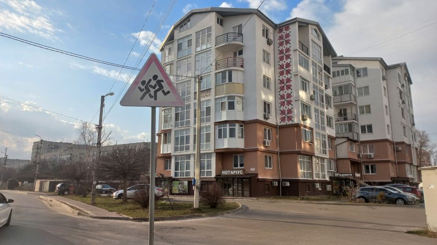 Пошкоджені дорожні знаки в Борисполі планують замінити