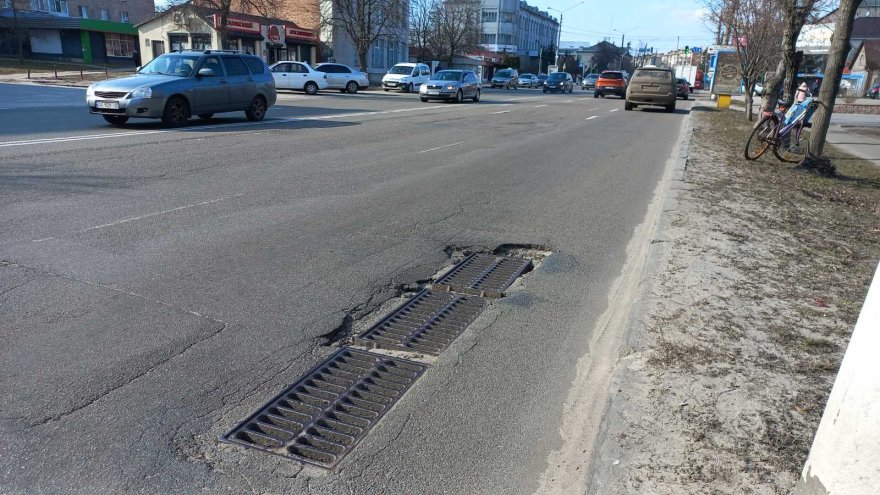 Ями лататимуть капітально, коли дозволить погода Ями лататимуть капітально, коли дозволить погода