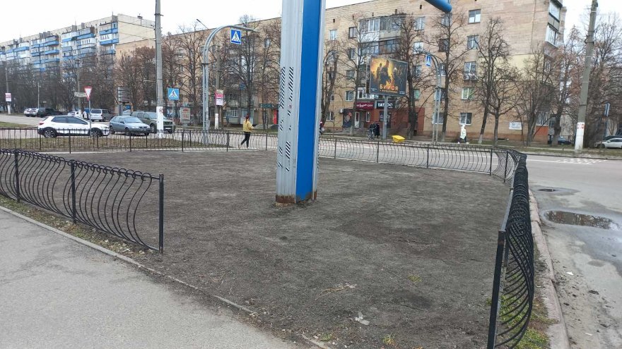 Стихійна торгівля перемагає: біля «Зоряного» дозволили облаштувати ринок для торгівлі городиною