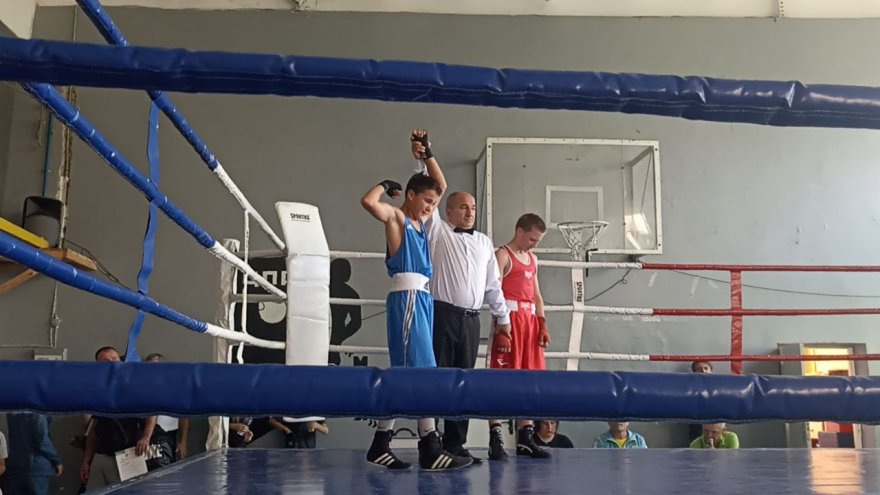 Денис Снігур — призер чемпіонату України із боксу серед учнів Денис Снігур — призер чемпіонату України із боксу серед учнів